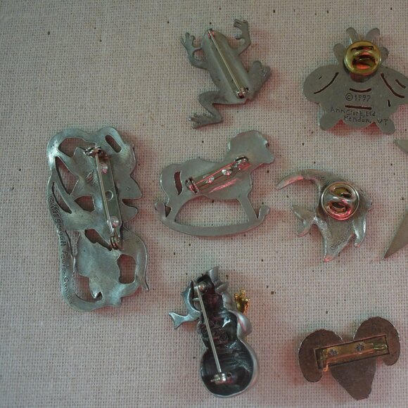 8 Vintage Pewter Brooches & Pins - Picture 12 of 13
